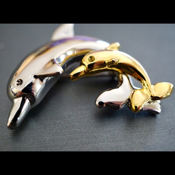 Mommy and Child Dolphin Brooch - Picture 3 of 3